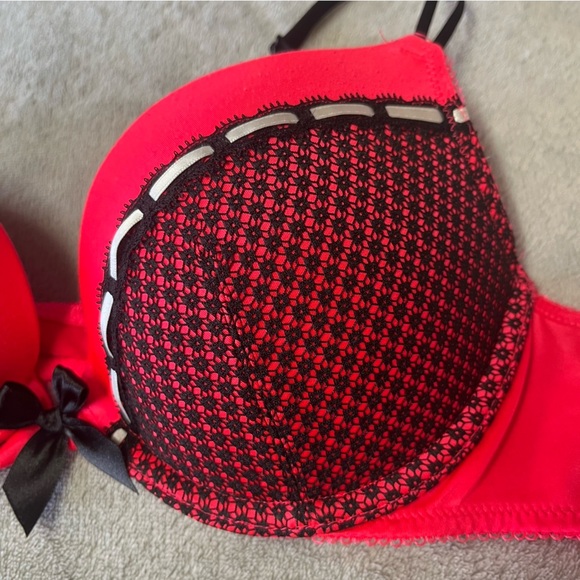 💕2/$35 💕 Victoria's Secret Neon Coral Very Sexy Pigeonnant Bra - Picture 4 of 8
